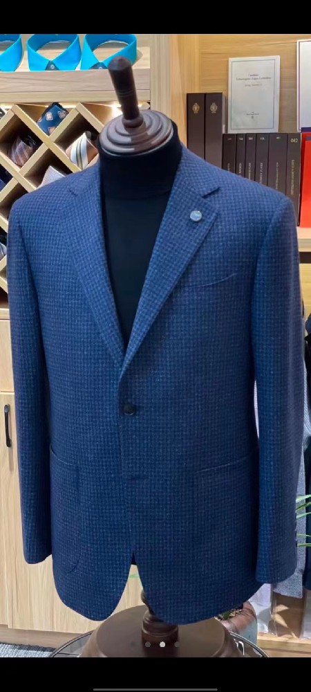 西安西装定制厂家推荐｜张一定制西服，西安本土自有工厂 西安企业团体职业装、毕业正装，选张一定制源头厂家